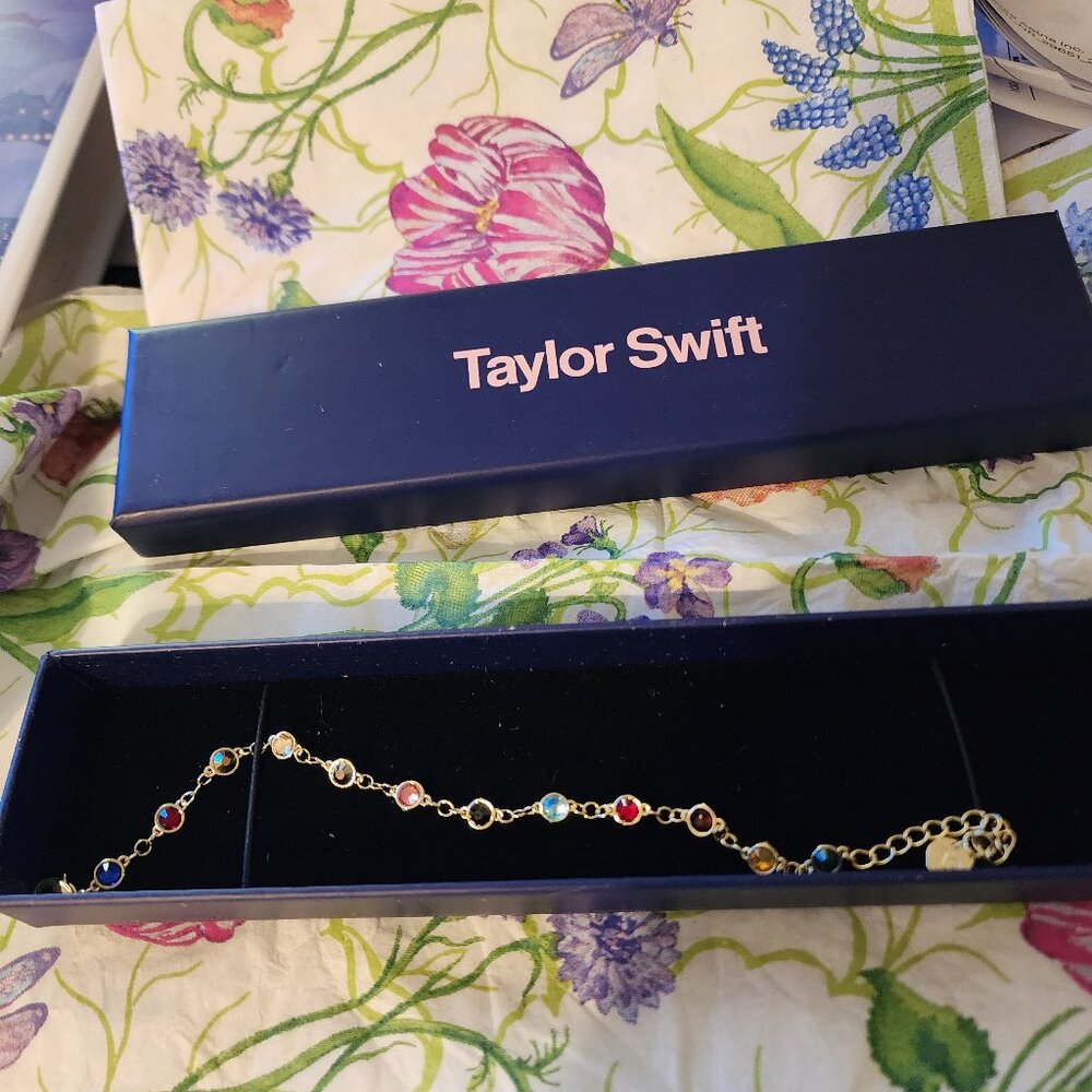 TAYLOR SWIFT BEJEWELED BRACELET - CLOSE FRIENDS GIFT!  VERY SPECIAL AND ELEGANT